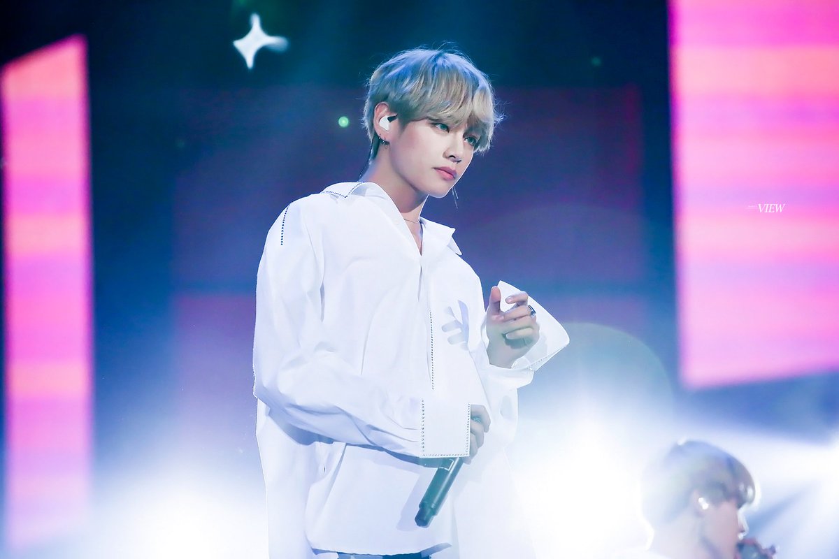 taehyungpics's tweet photo. 171202 © VIEW
#iHeartAwards #BestBoyBand #BTS @BTS_twt https://t.co/BzS1jRJt43