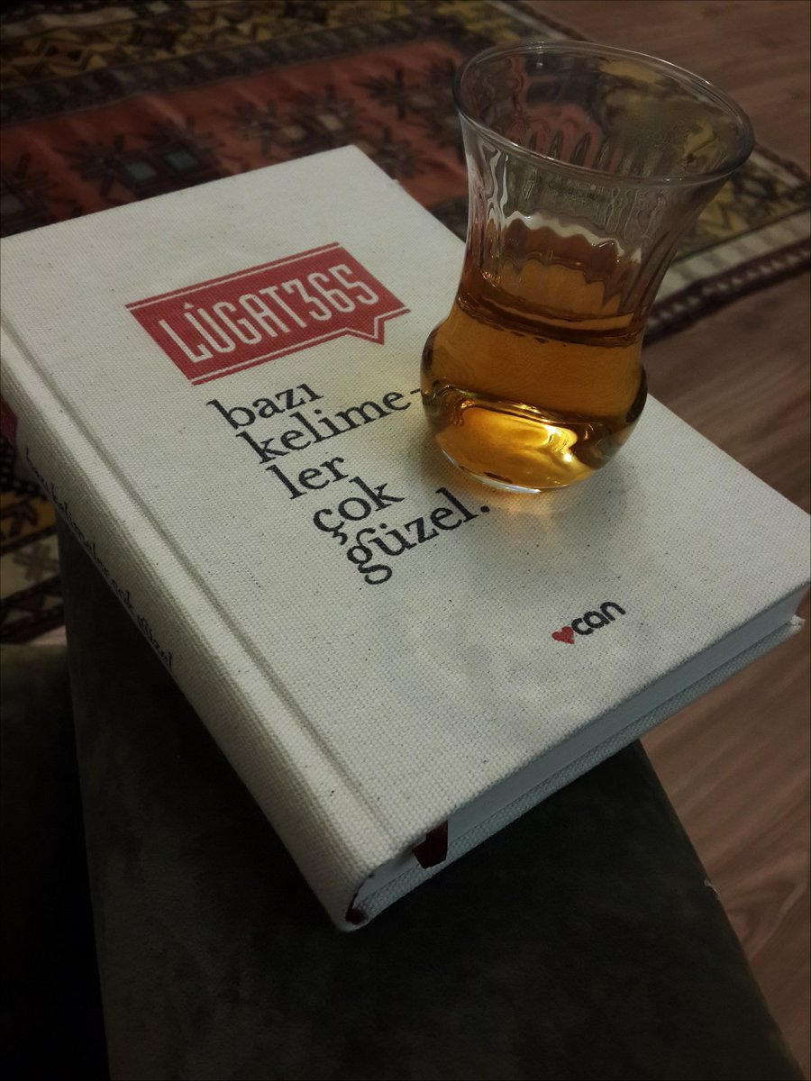 GencMahi's tweet photo. Yalnızlaşmanın "kendi ayakları üzerinde durmak" olarak kutsallaştırıldığı, kimsenin kimseye ihtiyaç duymadığı, aşkın gündelik bir hobiye dönüştüğü bir dünyada hasrete yer ve zaman kalmıyor. Hasret çekmeyen için Vuslat nasıl bir anlam ifade etsin ki ? https://t.co/qg09eYUx5k