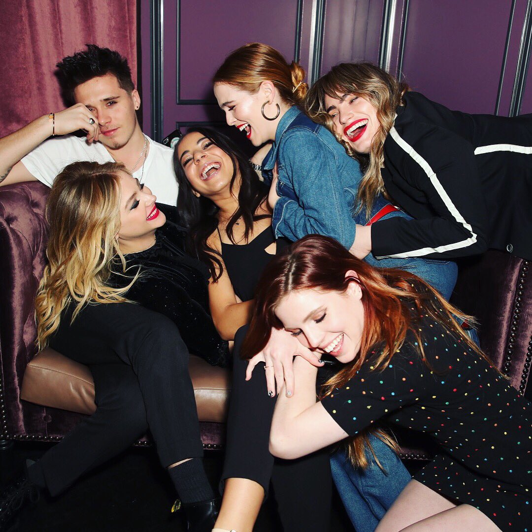 SydneyQuiseng's tweet image. IT’S YOUR BIRTHDAY and we all love you so much @chloegmoretz 🖤