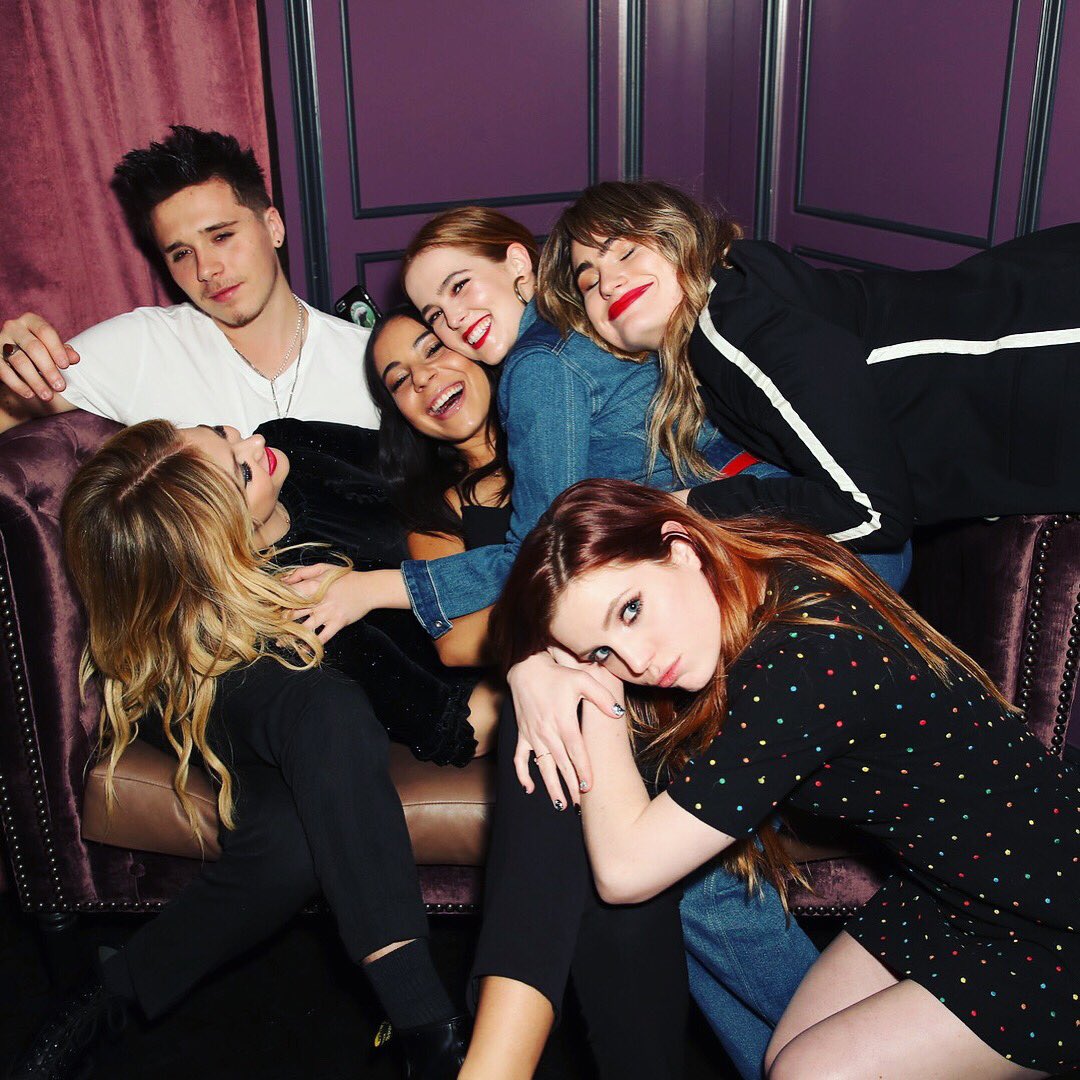 SydneyQuiseng's tweet image. IT’S YOUR BIRTHDAY and we all love you so much @chloegmoretz 🖤