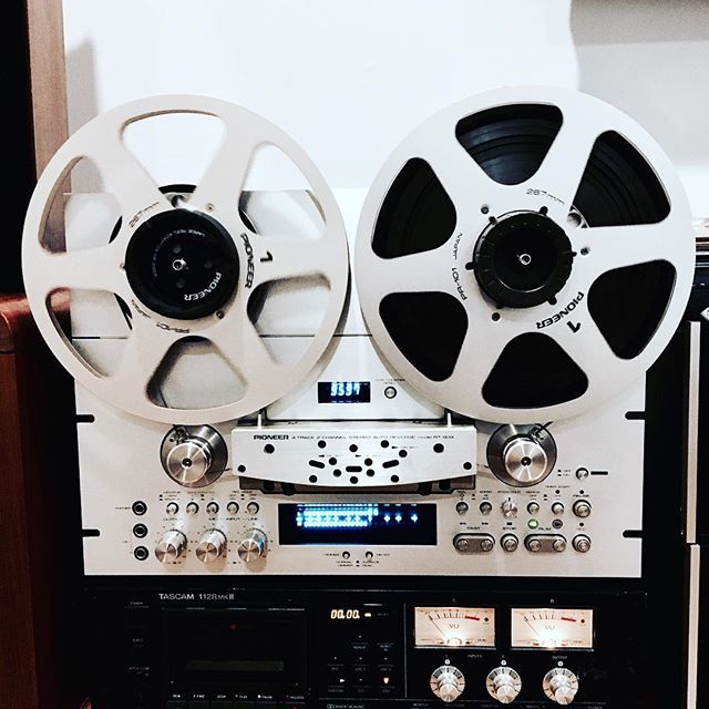 iwantmyvinyl's tweet photo. Spinning some tape this #saturday I finally got the other metal reel pr-101 for the pioneer looks nice!! #iwantmyvinyl #reeltoreel #vintageaudio #audiophile #pioneer #rt909 #music #tape https://t.co/42v6Pw2uBN https://t.co/Ne2653vyhL