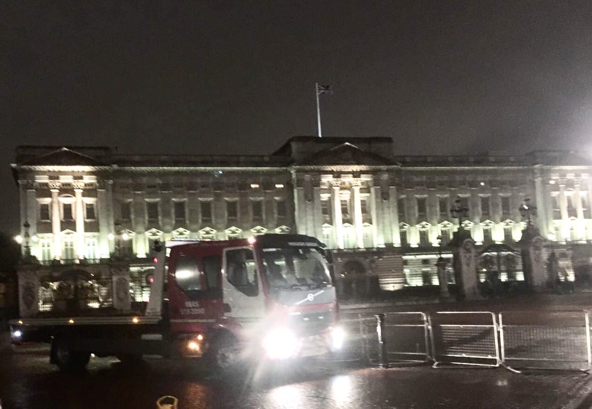 HGG_Recovery's tweet image. Quick photo outside the palace today after recovery was completed to London