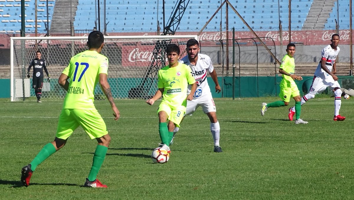 LibertadoresU20's tweet photo. #GrupoA | 15' en el Estadio Centenario.
@SaoPauloFC 0 - 0 @ClubQuebracho https://t.co/emmbGStbKY