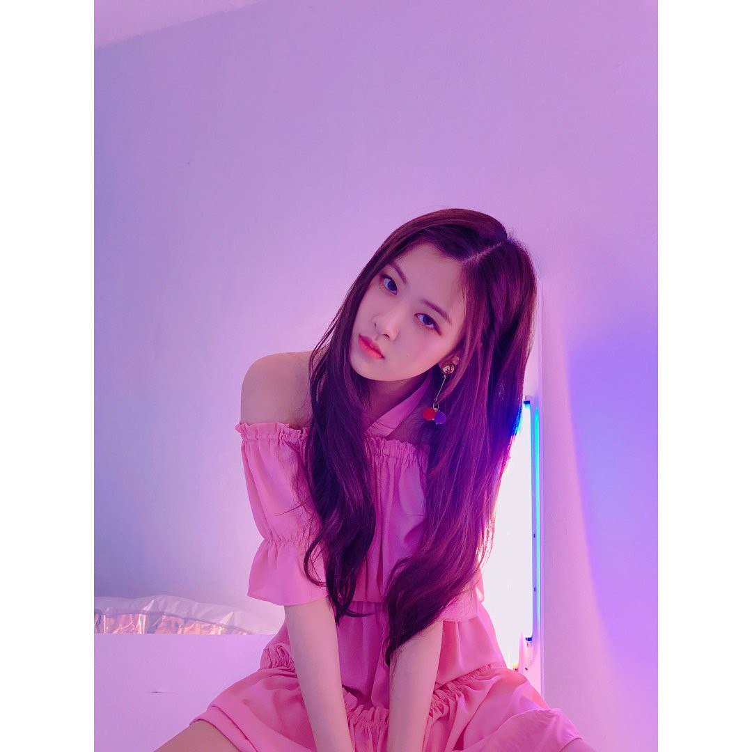 kz_bitsh's tweet photo. Saranghe❤

#RosiePosieDay #BLACKPINK #Blink #ROSÉ https://t.co/IaQfsYtN9P