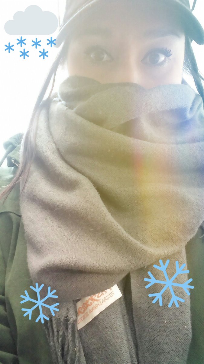 KrWolfie's tweet photo. I call this fashion statement; I'm cold and tired. 😂😎 #sunnysnowy #fashion #sofashionable #scarves #Canada #roughday #justwanttobehome #done #Iworkoutdoors https://t.co/CLNGz4Cfsc
