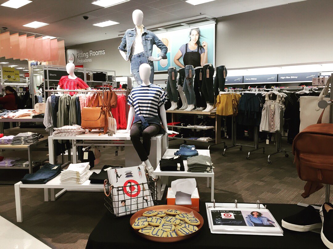 TargetVM_Philly's tweet photo. Nailing the Universal Threads Launch ๐๐#targetdoesitagain #g493sofreshandsoclean #target #vmtl #vmtarget #merchandising #targetlove #universalthread #newandonlyattarget #launch #denim #denimdays #displaydesign #southphilly #WeAreTarget @JennaWalkerTGT @beth_hinkleTGT https://t.co/16B54xM4At