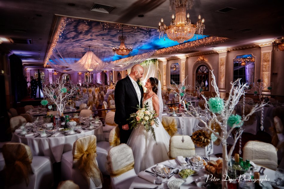 Stacey &amp; George had their cinema style viewing of their wedding images today - #lovethis #weddingdecor for their #winterwedding <a href="/RBanqueting/">Regency Banqueting</a>    
.
#peterdyerphotographs #regencybanquetingsuite #londonweddingphotography  #greekweddingphotographer #enfieldphotography #weddingtables