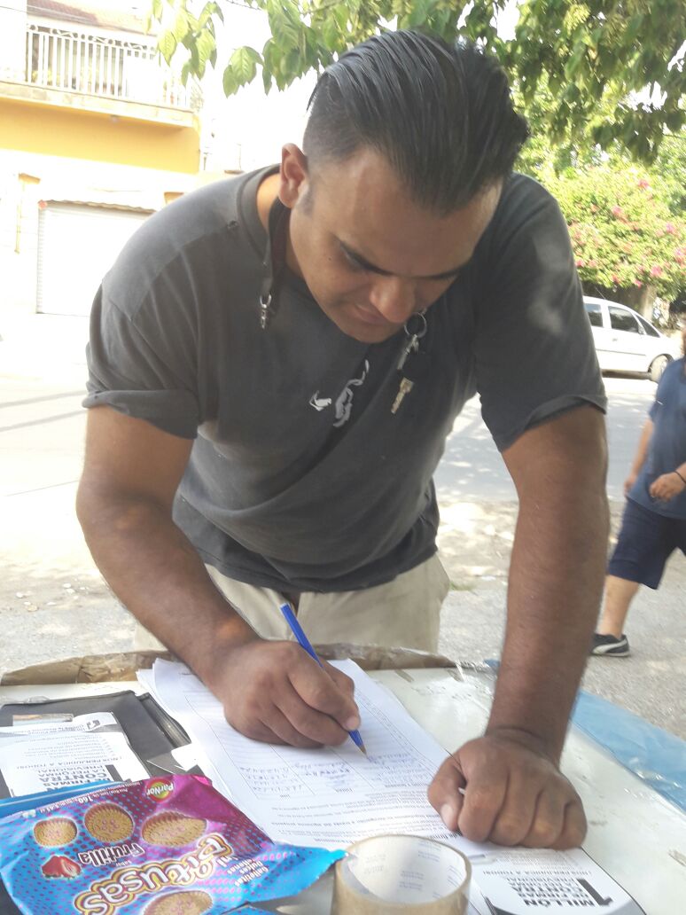 UyOLomas's tweet photo. #Firmazo en Santa Marta #FirmazoDeCarnaval https://t.co/ycwzcOhWLJ