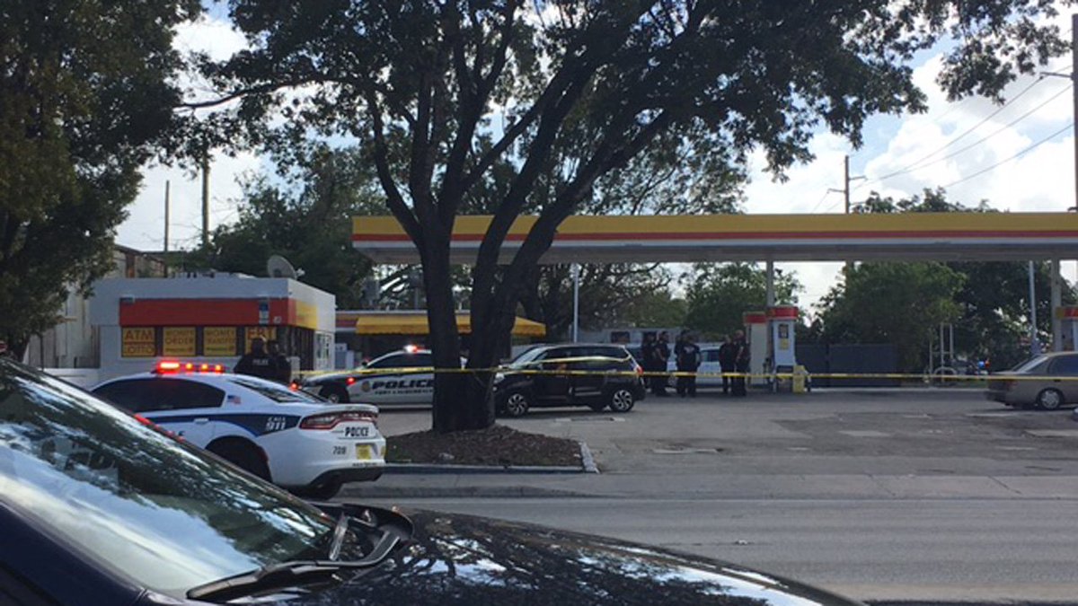 #BREAKING 1 killed in shooting at Fort Lauderdale gas station, police say bit.ly/2nXTBHP https://t.co/mILuMhn2vA