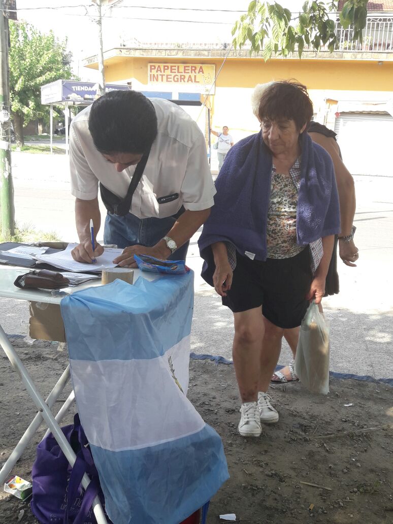 UyOLomas's tweet photo. #FirmazoDeCarnaval en Santa Marta #Firmazo https://t.co/Tm8M3ES6pj