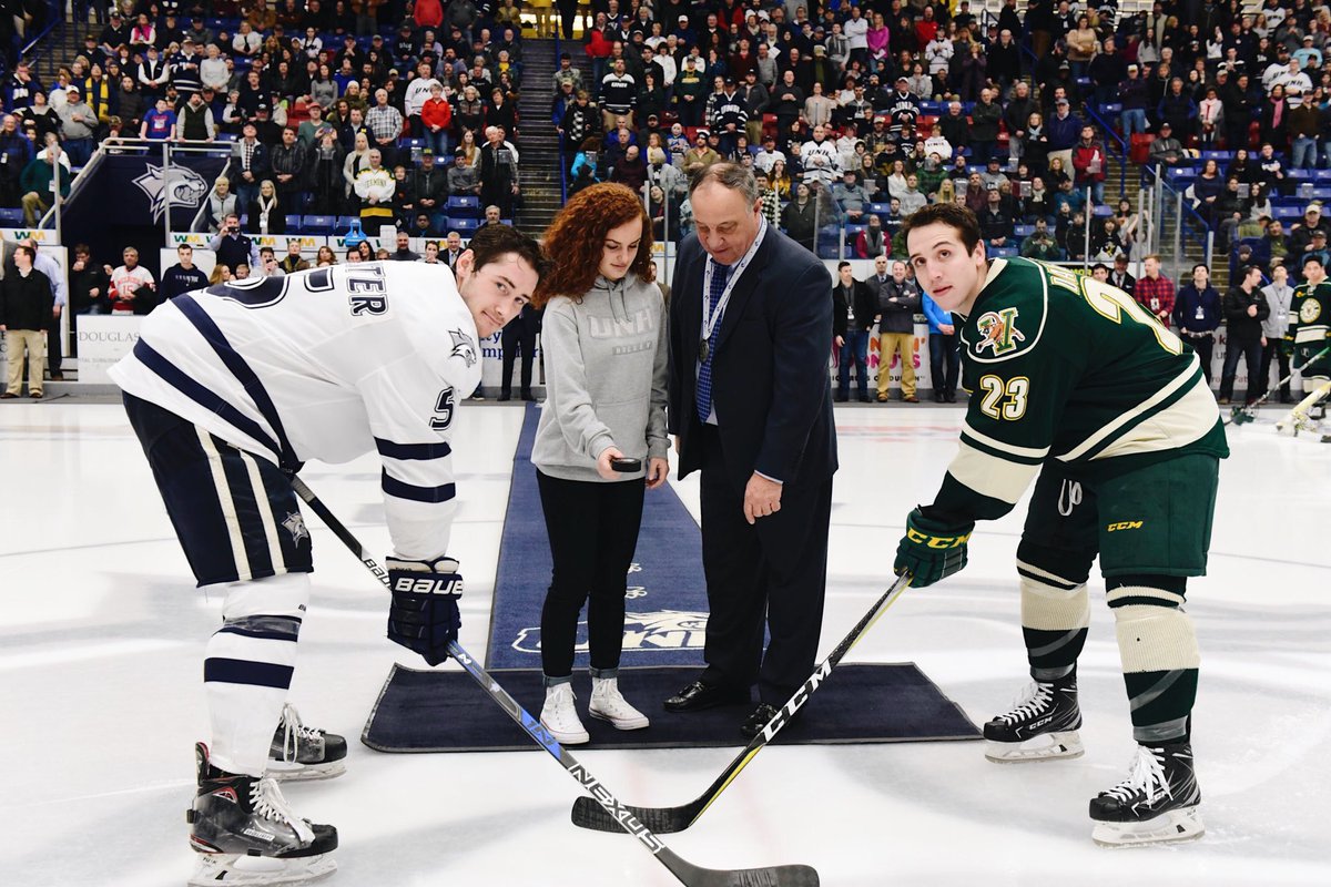 UNHMHOCKEY's tweet photo. In tonight’s pregame ceremonies, @hockey_east Commissioner Joe Bertagna presented Coach Umile with the Hockey East Founders Medal.

He is just the 12th recpient and only second coach to receive the prestigious honor, joining BU’s Jack Parker. #CoachUmileWeekend https://t.co/oz88ordDQY
