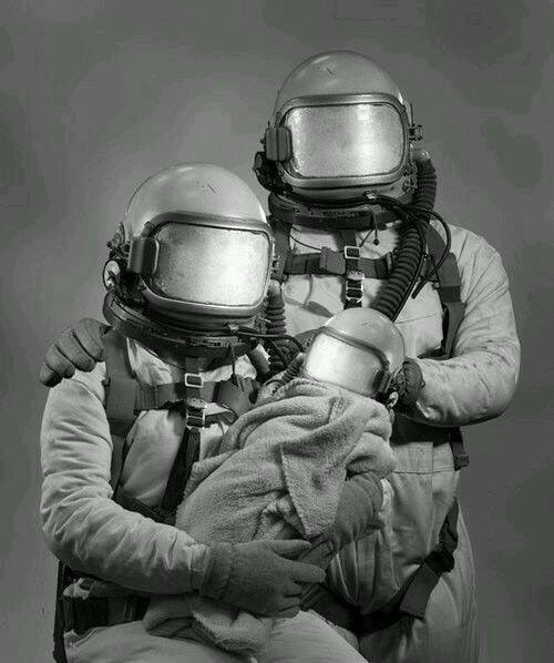 dominatrixcomix's tweet photo. Happy space family https://t.co/diFyjcWHAR