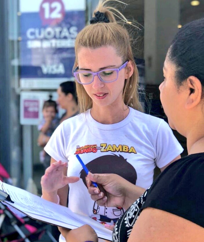 evilimone's tweet photo. HOY #FirmazoDeCarnaval en Lomas de Zamora.
Lxs vecinos y vecinas dijeron NO a la reforma previsional. https://t.co/FfxqqCaBeP