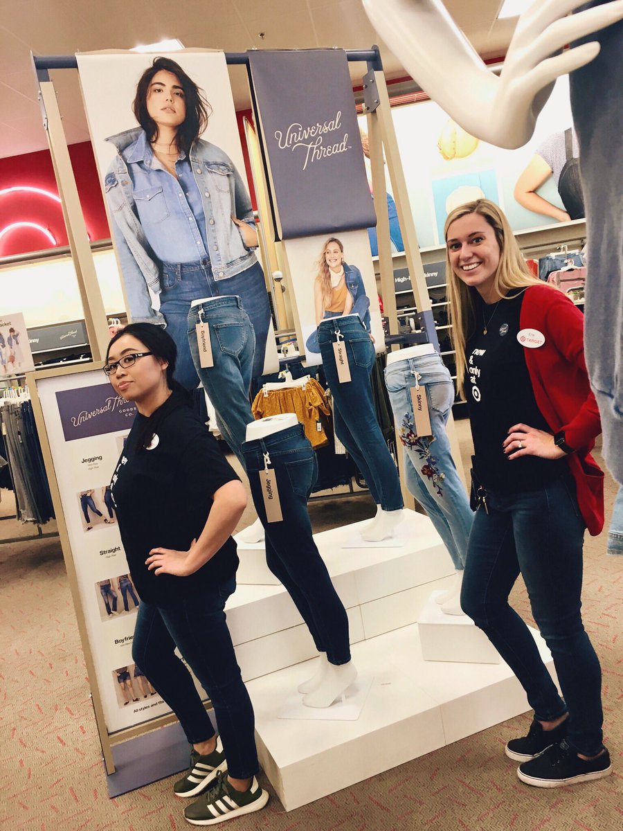 We came, we saw, SHE CONQUERED! This girl not only set a sales goal that was DOUBLE our daily sales for #UniversalThread, but EXCEEDED it!! 😍👖🙌🏼 #allaboutexperience #actinglikemannequins #raisingthebar