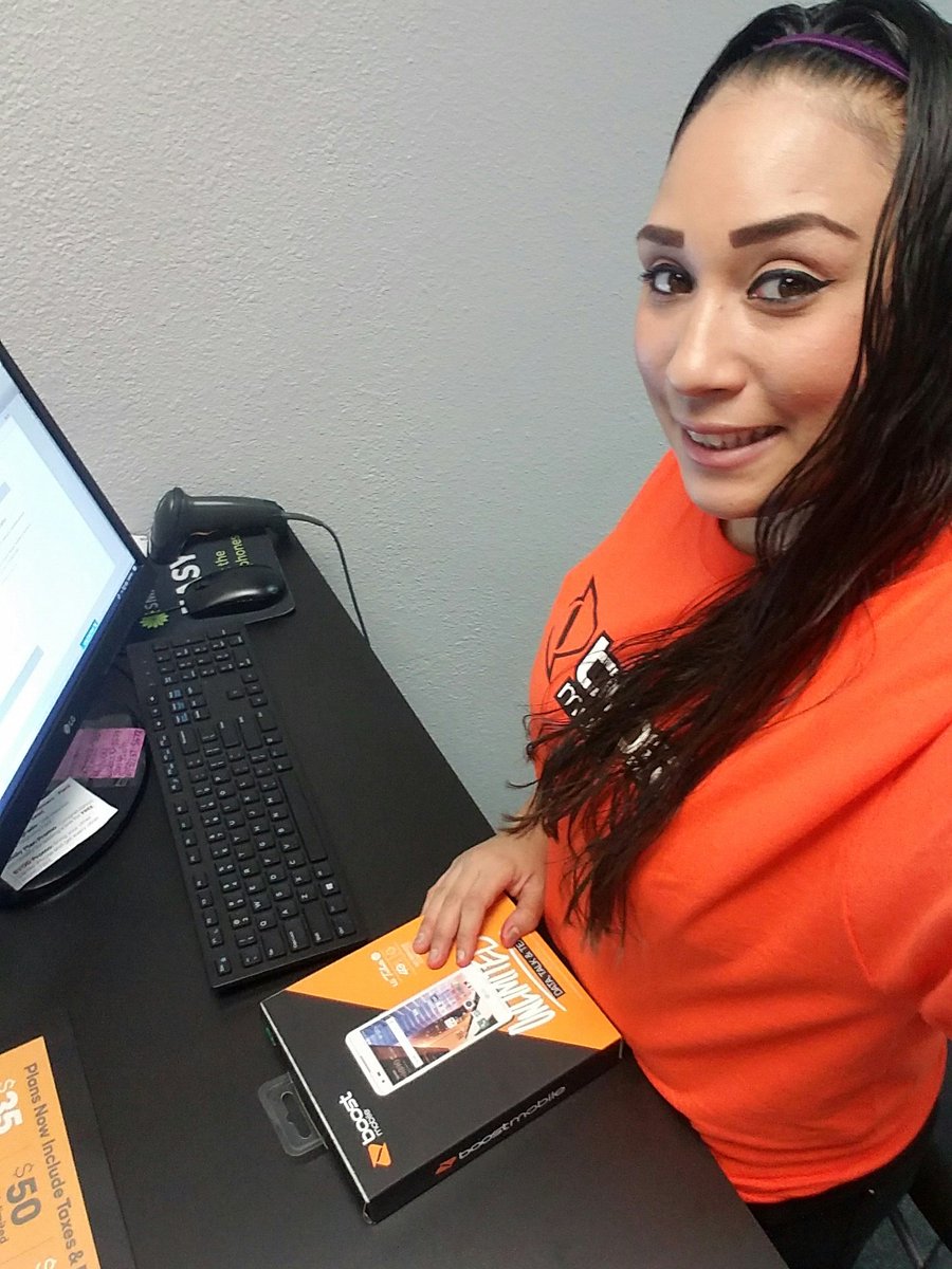 BoostMobile92's tweet image. Activation getting done on palm!😉