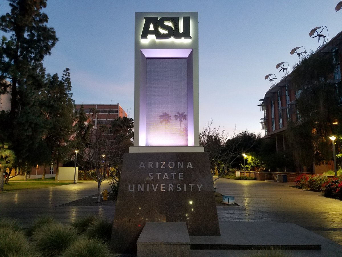 ChiPhiNational's tweet photo. A beautiful night to wrap up Day 1 of the West Coast #ChiPhiRLA
Now to get ready for Day 2! #ChiPhi https://t.co/QDOx9QsBUy