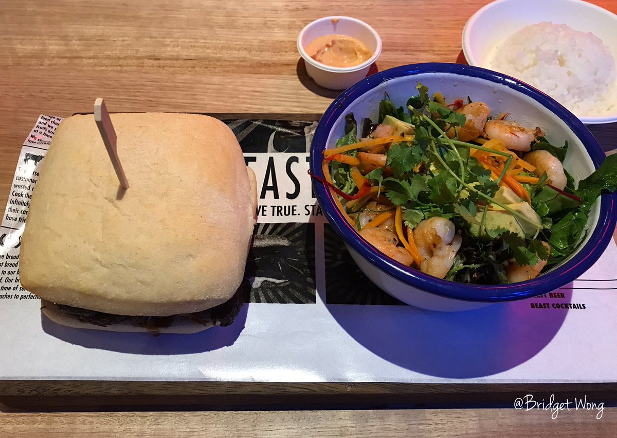 ArrowFoodie's tweet photo. Bread &amp; Beast. HWKR Melbourne. Popup store. Beef Brisket Wich. Prawn Star salad. Nice! #HWKR #BreadandBeast #BeefBrisketWich #PrawnStarSalad https://t.co/y8RHElZByI