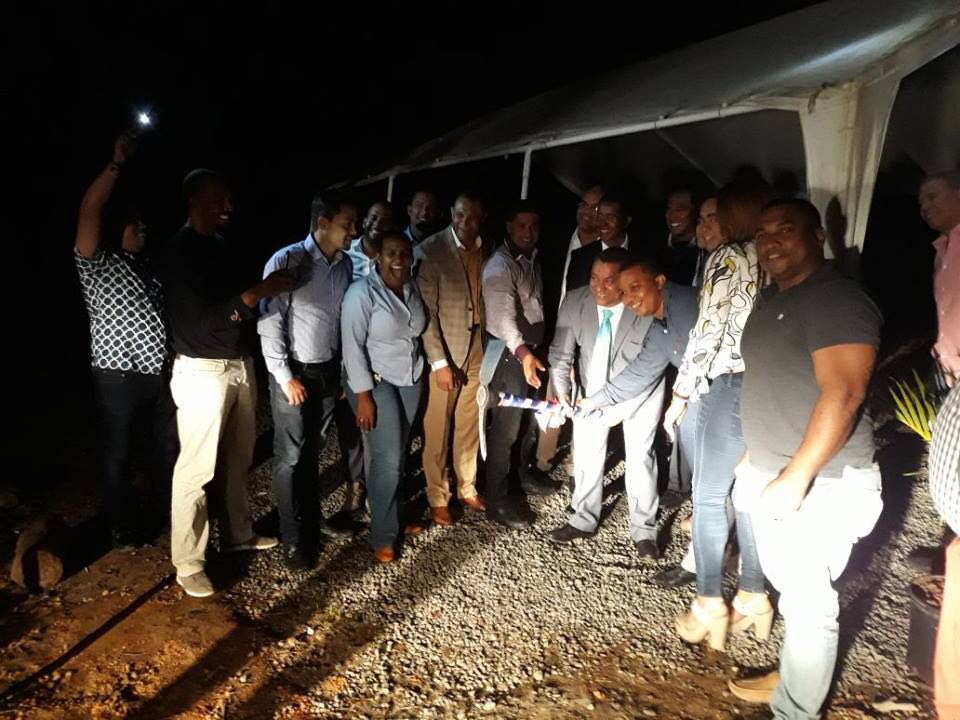 CodiaCentral's tweet photo. #CodiaInforma
El Agrim. @juancruz41, Pte. del #CodiaRD, da el primer picazo y un aporte de RD$1MM para construir la Casa Club de la filial de Cotuí. Le acompaña el Ing. Alejandro Sanchez Belen, Pte. Codia Sánchez Ramírez. #CodiaTrabajando https://t.co/zGvvjYr1o9