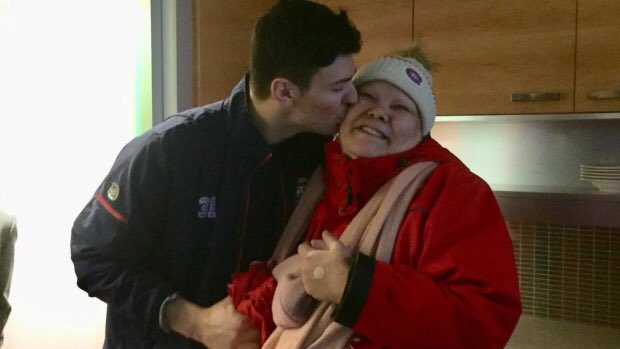 TheEagleDares's tweet photo. An Innu woman undergoing chemotherapy attended three #Habs games with the hope of meeting Carey Price. Eventually, her wish came true and when Price entered the room she burst into tears. He comforted her and she gave him handmade snowshoes.

Not a word from the PK-loving media. https://t.co/gLr8Y6NRIo