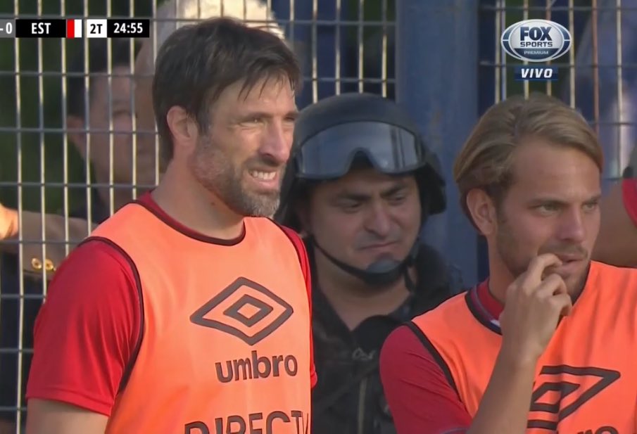 enunabaldosa's tweet photo. Bebotearle al técnico para que te ponga nos parece demasiado. https://t.co/3W9ABgB96E