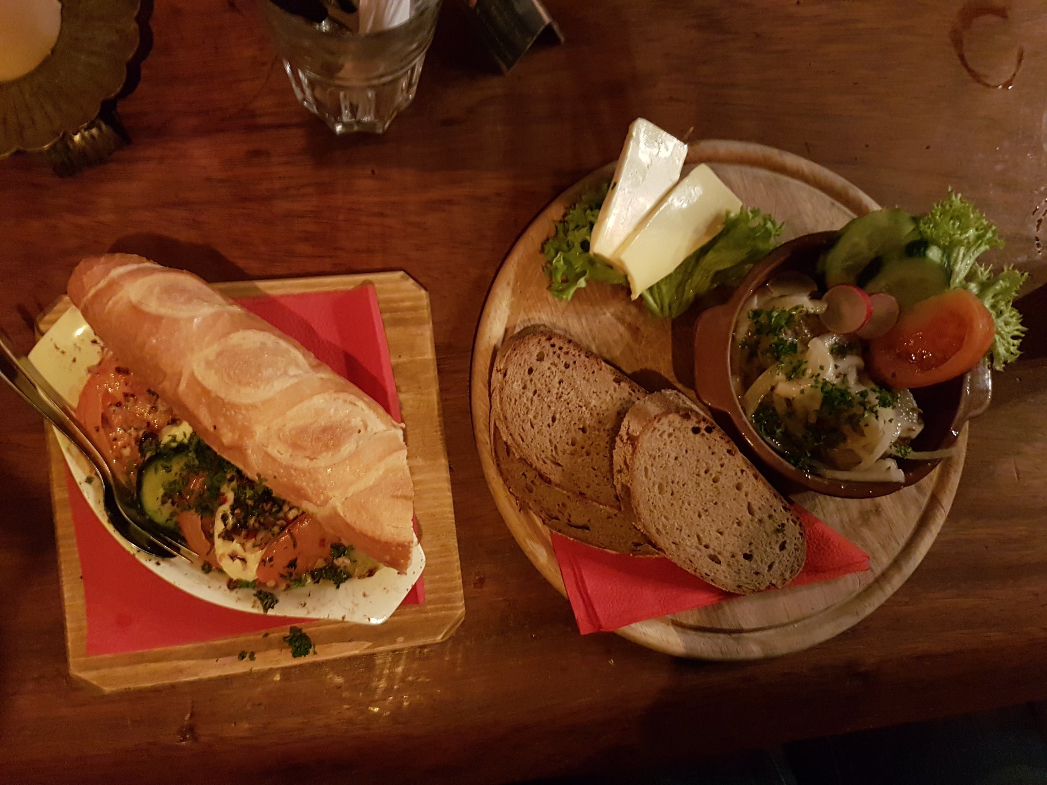 4 pic. Yummi essen nach dem Kino der etwas anderen Art😇 https://t.co/0brs4zW1r1