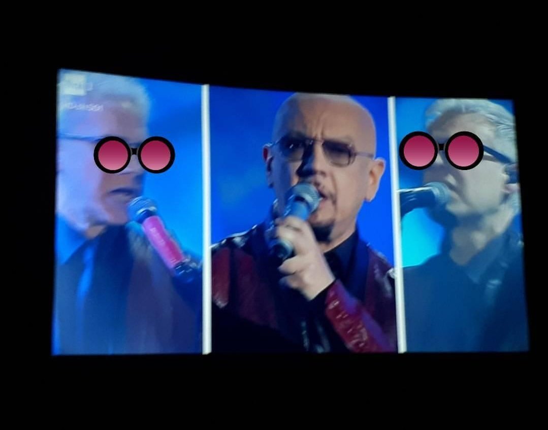 pippolina98's tweet photo. Baglioni si è moltiplicato! 
#Sanremo2018 #panico https://t.co/mGT7GrbB2h