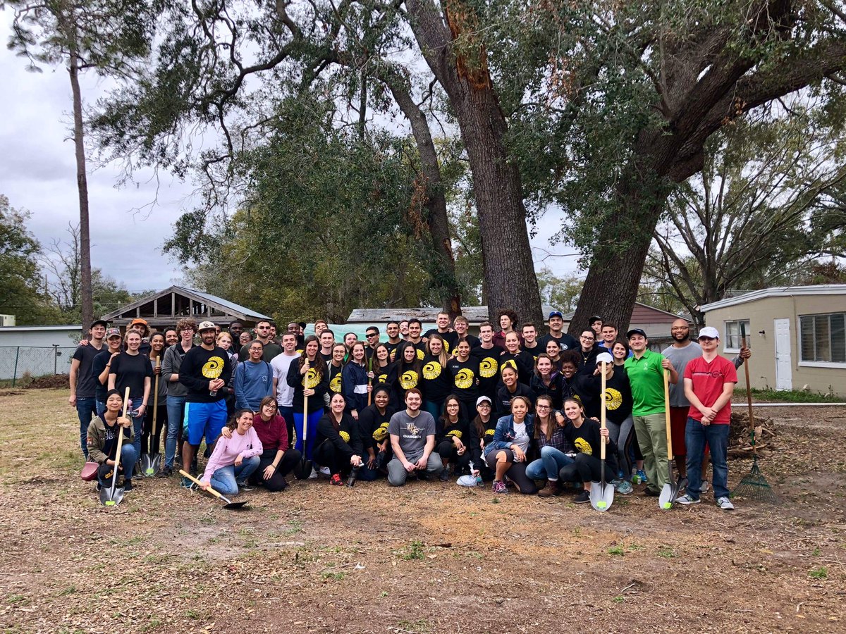 vucfenvironment's tweet image. Last week we partnered up with PLC and joined Fleet Farming in Parramore, Orlando! Thank you Fleet Farming for giving us the opportunity to participate in initiatives like this one!