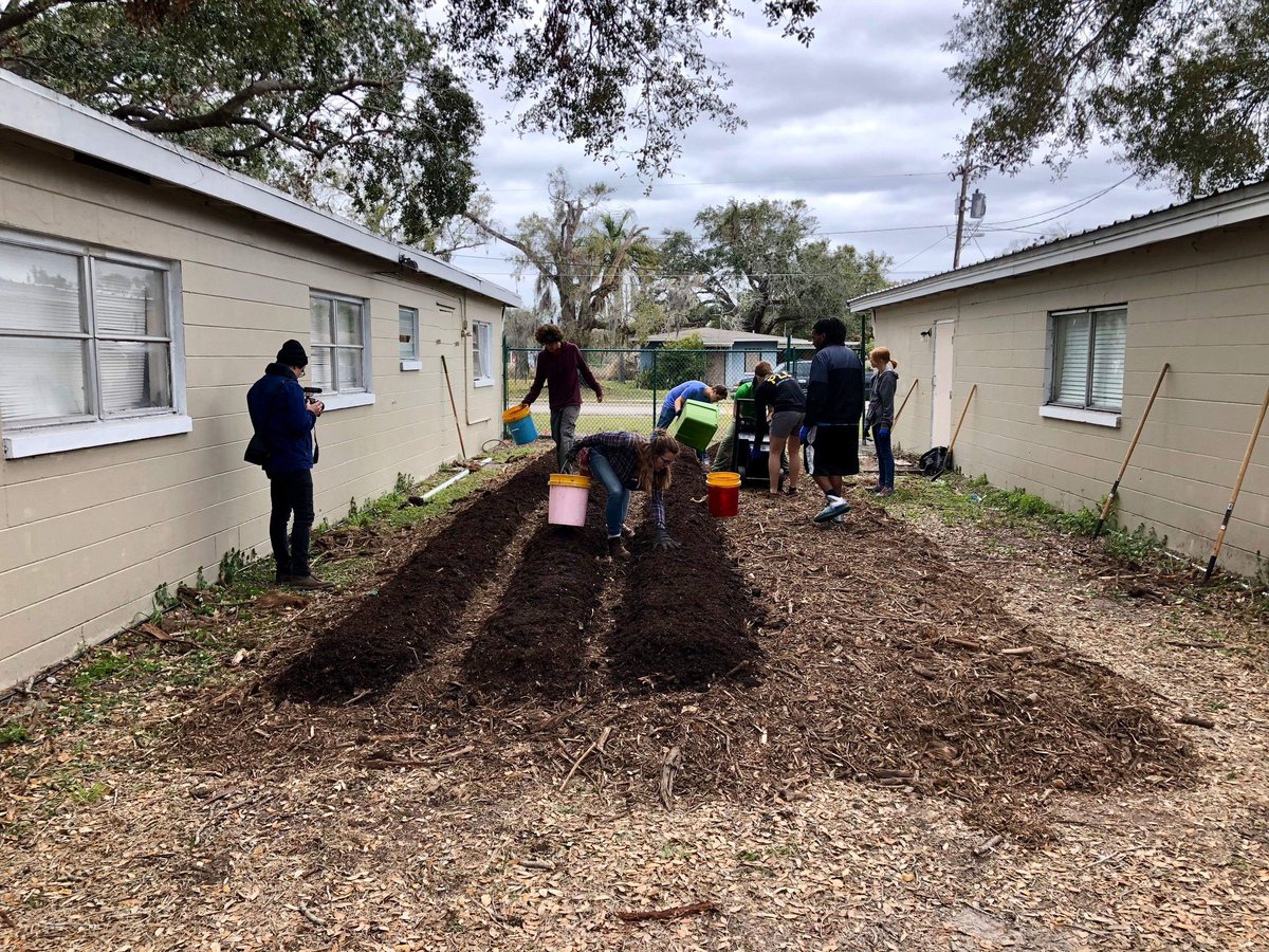 vucfenvironment's tweet image. Last week we partnered up with PLC and joined Fleet Farming in Parramore, Orlando! Thank you Fleet Farming for giving us the opportunity to participate in initiatives like this one!