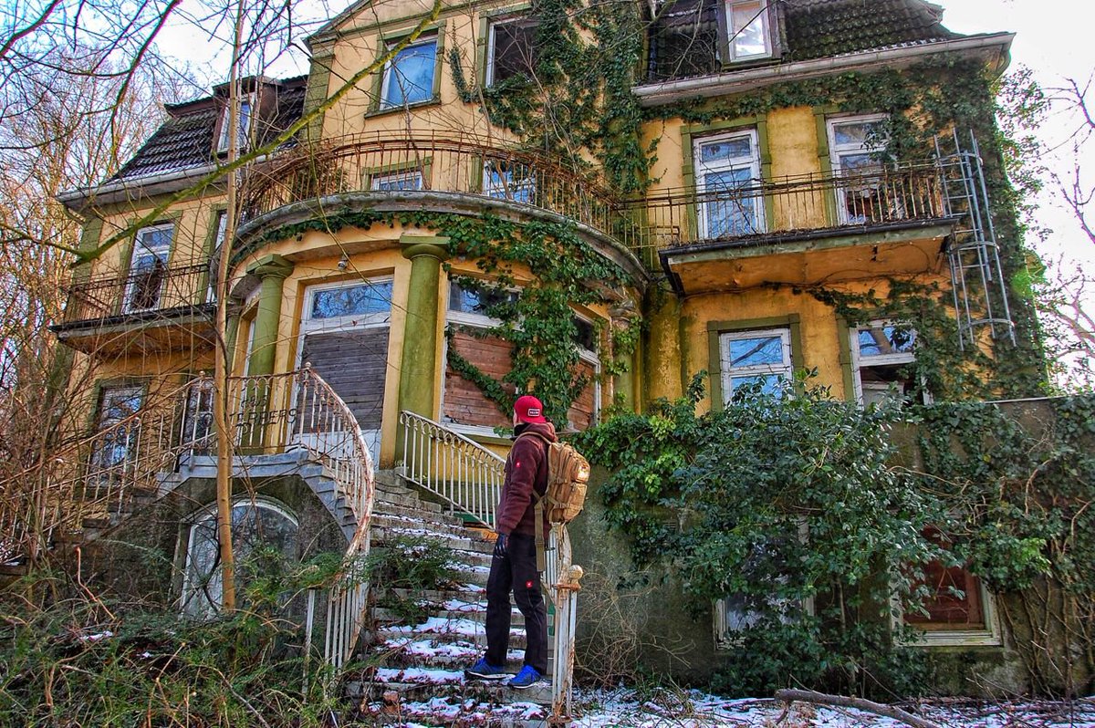 LucaHeuer's tweet photo. #Lostplaces #LostplacesGermany #engelbertstrauss #511tactical https://t.co/j1yzKorQNs