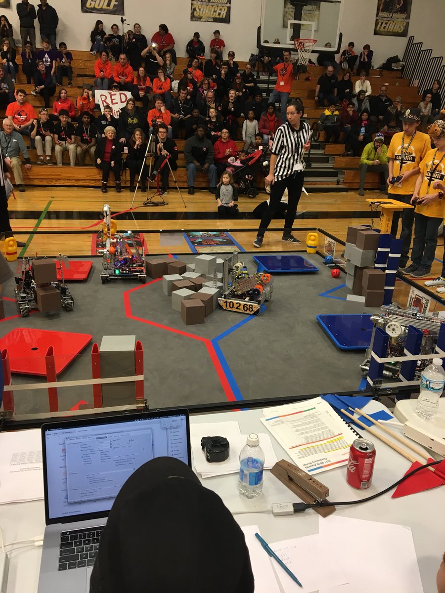 teachbeaty's tweet photo. When in doubt robot! @FIRSTweets https://t.co/utth7SFkNX