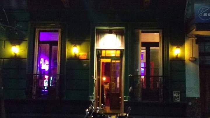 Esta noche La Casona Del Rock abre sus puertas a las 23hs!!!
Ultimas noches de bar...
Te esperamos