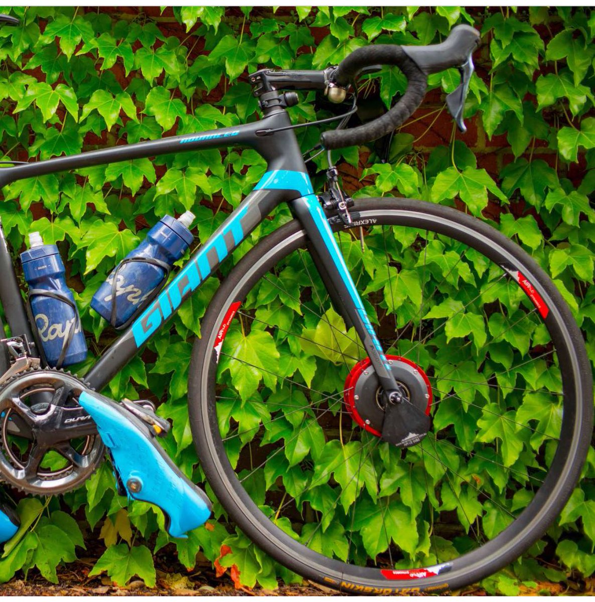 The best piece of #tech I train with is @airhub_cycle I highly recommend this training partner for all levels of athlete- it’s the best way to smooth your effort for practicing time trialling or cycling with your kids on a bike path when you wanted to get a session done!