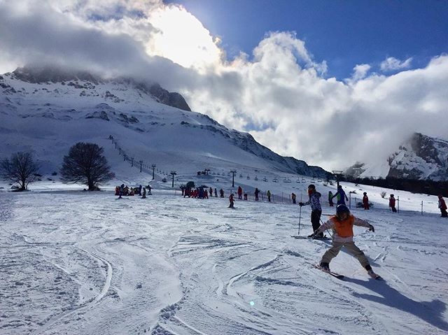 Mammadovemiport's tweet photo. Oggi è andata così....
#sullaneve #pratiditivo .
.
.
#sci #sciare #siscia #sciamo #neve #pistedasci #pistadasci #montagna #gransasso #gransassoditalia #teramo #pietracamela #abruzzo #mammadovemiporti #mammadovemiportiabruzzoedintorni #tiportoinabruzzo #c… https://t.co/O3WI04pt9P https://t.co/8UVrTthvx0