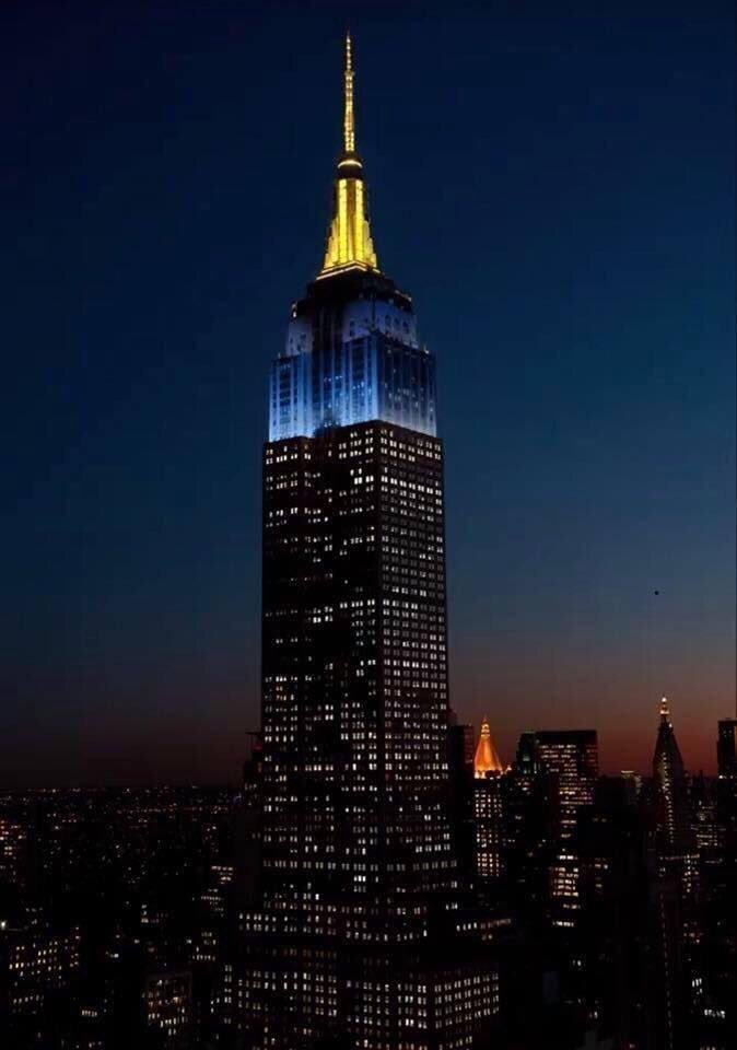 Empire State Building lights up in Kosovo flag colors to honor #Kosovo skiing team in the #WinterOlympics for the first time in history!