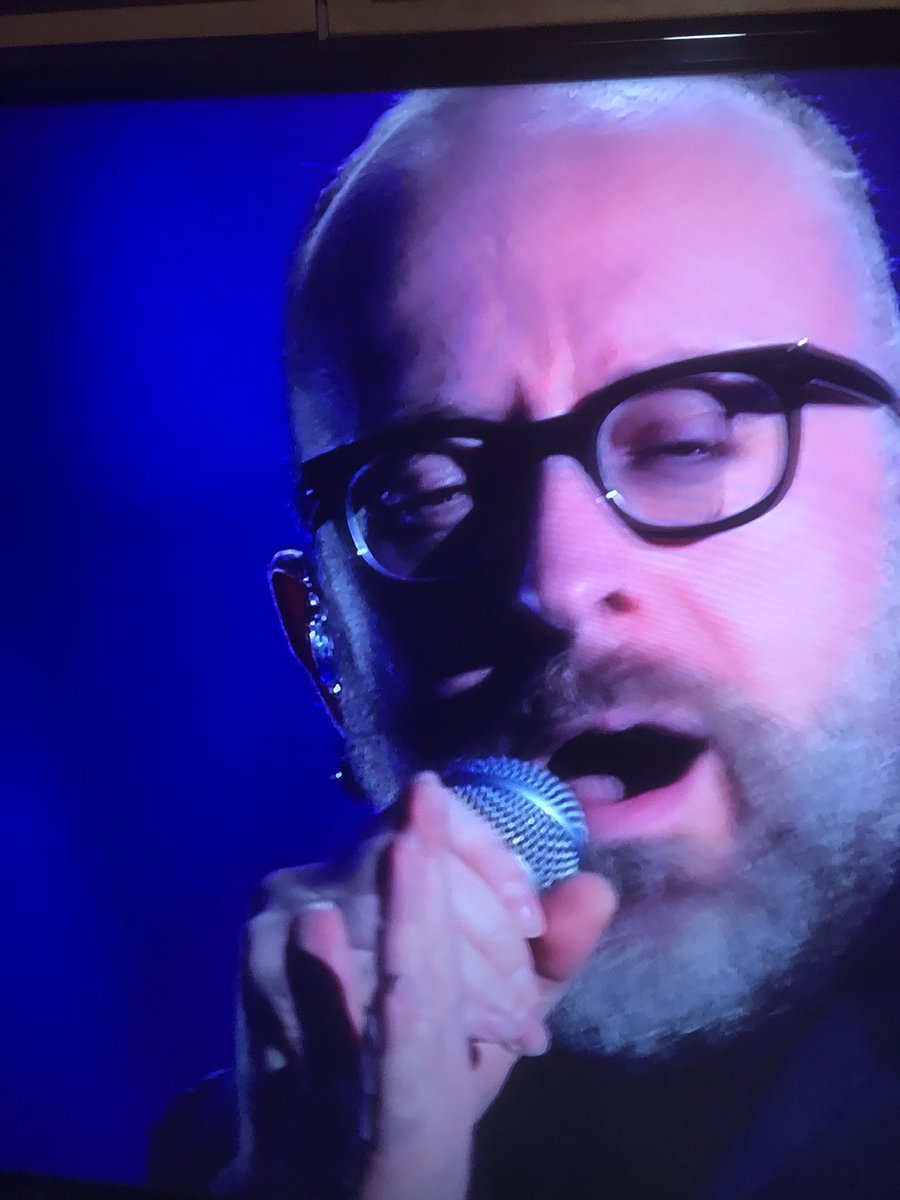 Arcangelo_DP's tweet photo. Non odiatemi... bravo, bravissimo, ma non posso farcela! 🤢🤢🤢 @mariobiondi #sanremo2018 https://t.co/1fMM0P6guX