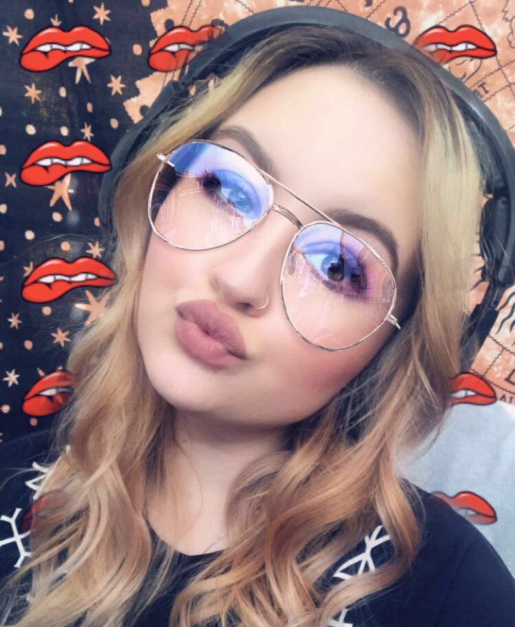 ashinyne's tweet photo. Streaming sooon come hang out BBs!! 💋 https://t.co/mXsgL0m6Lf #supportsmallstreamers @TwitchRTCBot @TwitchSharer https://t.co/9zIZJKwFE0