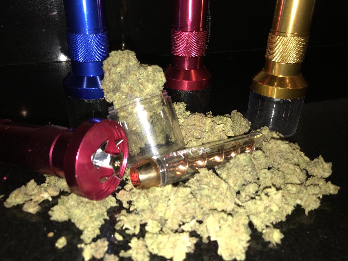 TheSmokeTrend's tweet photo. $SALE$ NOW🍃🔥💨  @TheSmokeTrend
https://t.co/2kqjYA4JB6 
Why smoke the Glass blunt?
💨No paper No problem 
💨No More Harsh Hits 
💨Compact &amp; Convenient
💨Just Pack &amp; Twist 
Epic Electric Grinders?
🔥Roll in Half The Time 
🔥No More Sticky Fingers 
🔥(3)(2)(1) Ready To Roll https://t.co/8wmD3nl1ya