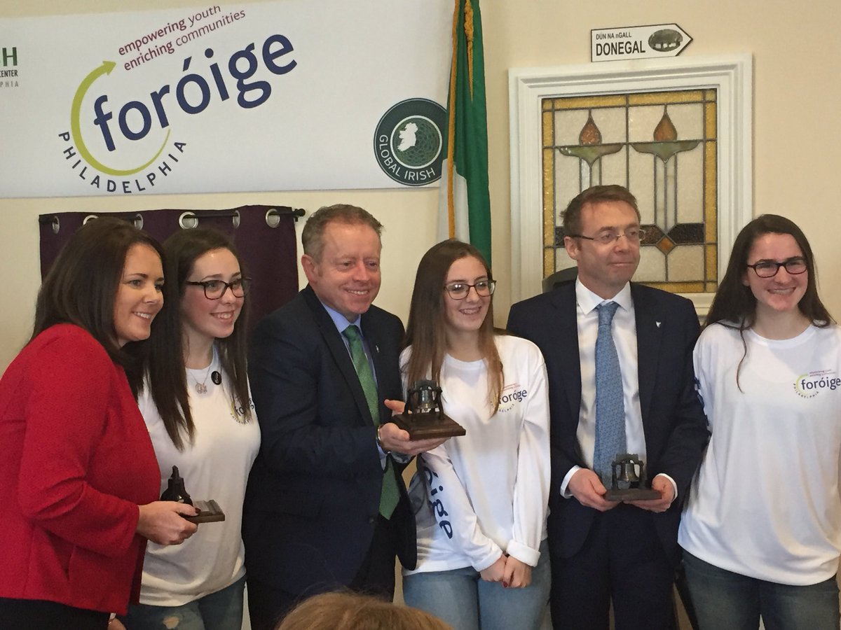 Selfies all round <a href="/icphila/">Irish Diaspora Center</a> this morn launching <a href="/Foroige/">Foróige</a> #Philadelphia w Min <a href="/ciarancannon/">Ciaran Cannon</a>. Fantastic to hear from young <a href="/GlobalIrish/">Global Irish ☘</a> on the importance of their heritage &amp; their club!