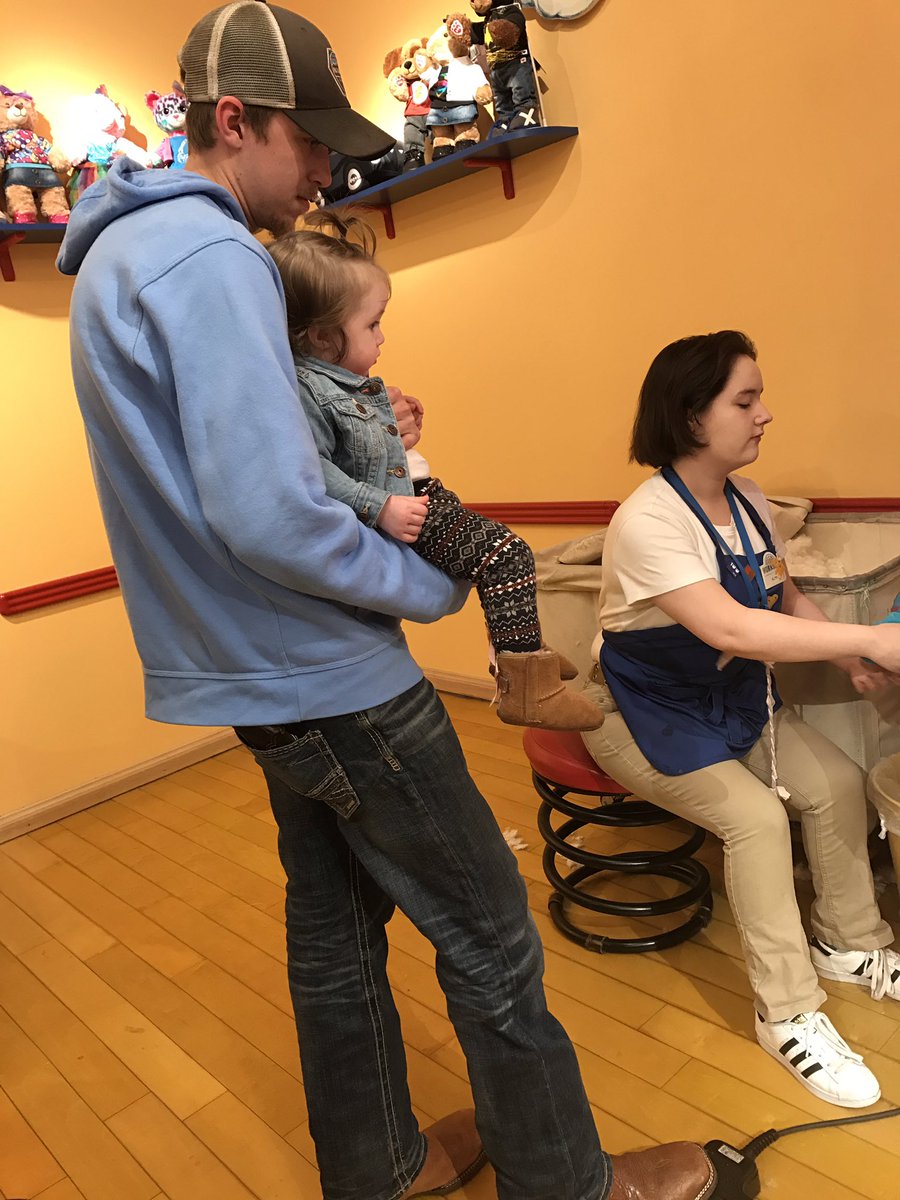 ayekayholden's tweet photo. Jayde got her first "baybay" from Build-A-Bear today 🐻❤️ We're grandparents to Cupcake 🤣 Love seeing her spend time with her daddy and laughing. She had a blast. Of course got a Trolls outfit/shoes and Trolls songs inside the bear. https://t.co/jQbE3587Vo