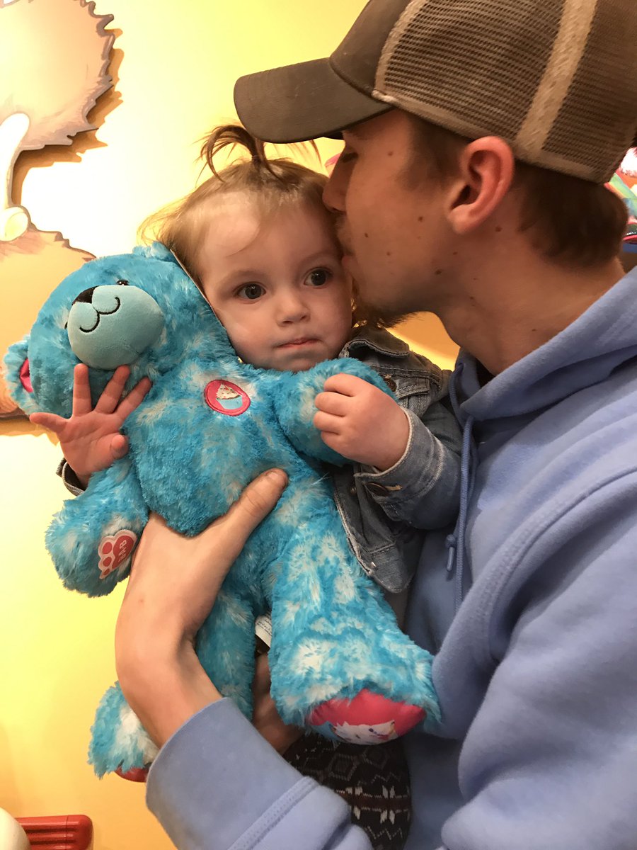 ayekayholden's tweet photo. Jayde got her first "baybay" from Build-A-Bear today 🐻❤️ We're grandparents to Cupcake 🤣 Love seeing her spend time with her daddy and laughing. She had a blast. Of course got a Trolls outfit/shoes and Trolls songs inside the bear. https://t.co/jQbE3587Vo