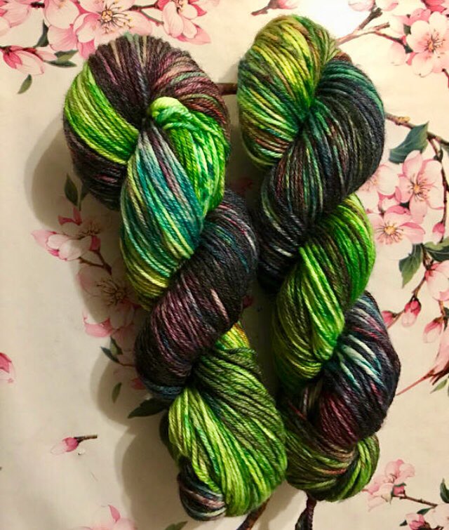 yarn_angels's tweet photo. Super Seaweed #dkyarn #newyarn #handdyedyarn this lovely DK Yarn is 80% super wash merino 20% bamboo 💚 https://t.co/mlArMwgS08 #yarnupdate #newyarn #handdyed #yarnAngels https://t.co/uOq2DJstFf