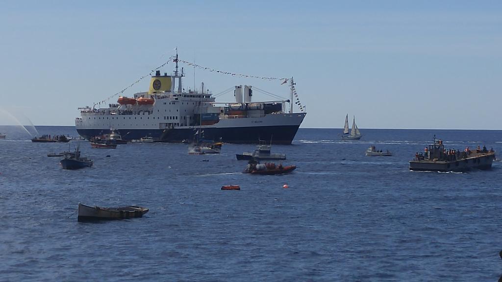 DrAlistairDove's tweet image. Adios #RMSStHelena. #StHelena2018