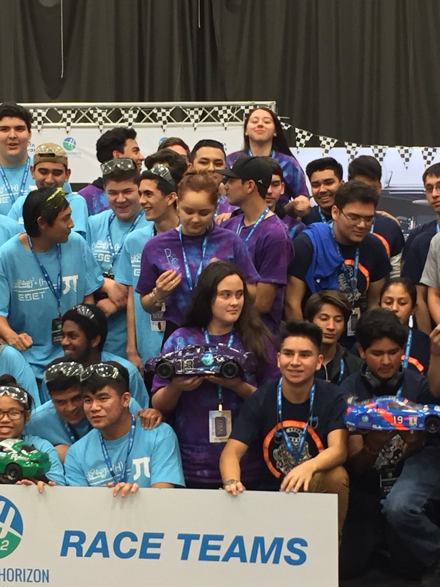 Ms_sLai's tweet photo. GoGreenEngineering students at the Socal H2AC race! @RCHS_Cougars https://t.co/eFXD9w2FsD