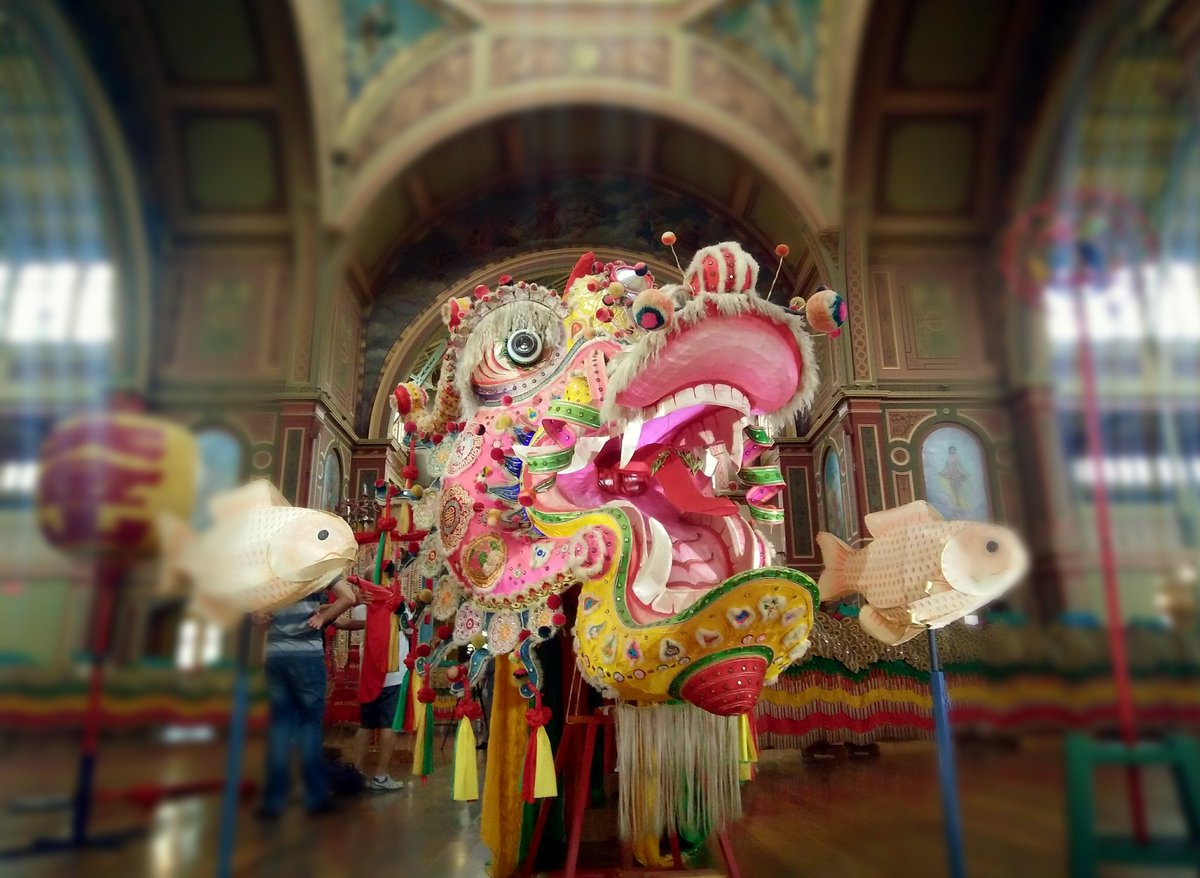 DeanBeckOnAir's tweet photo. The World's longest Imperial Dragon #SunLoong looks stunning, laying in wait at Melb Exhibition Bldg before being paraded through @melbournemuseum forecourt. https://t.co/KW9l74upT1