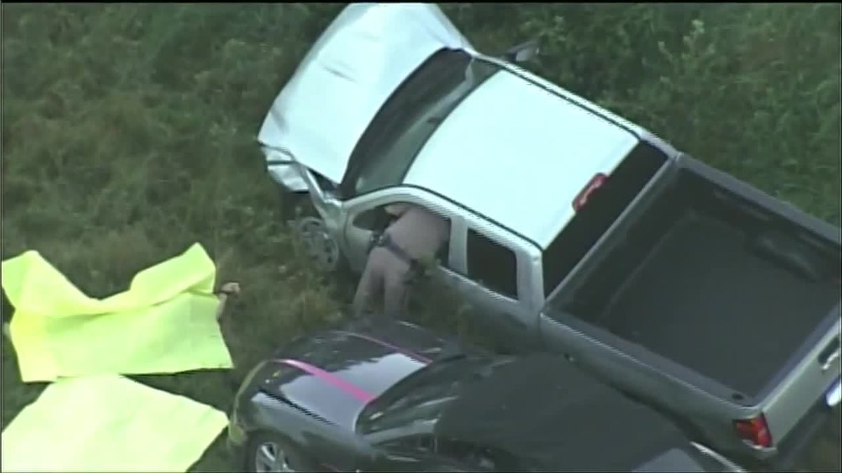 Family members ask for help to find man who killed father, son in crash bit.ly/2nXdWgd https://t.co/GfjICTkePo