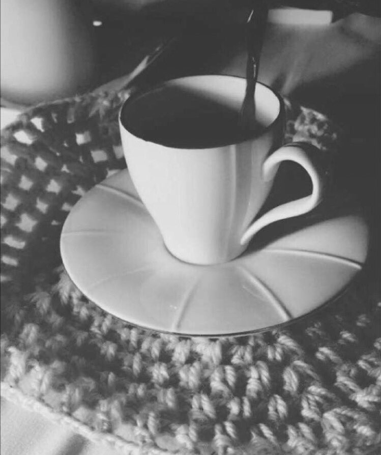 الإتزان في العلاقات مطلُوب ، لاتبالغ بشعُورك لحد الملل ولاتقلل من كلامك لحد الإهمال.☕️✨