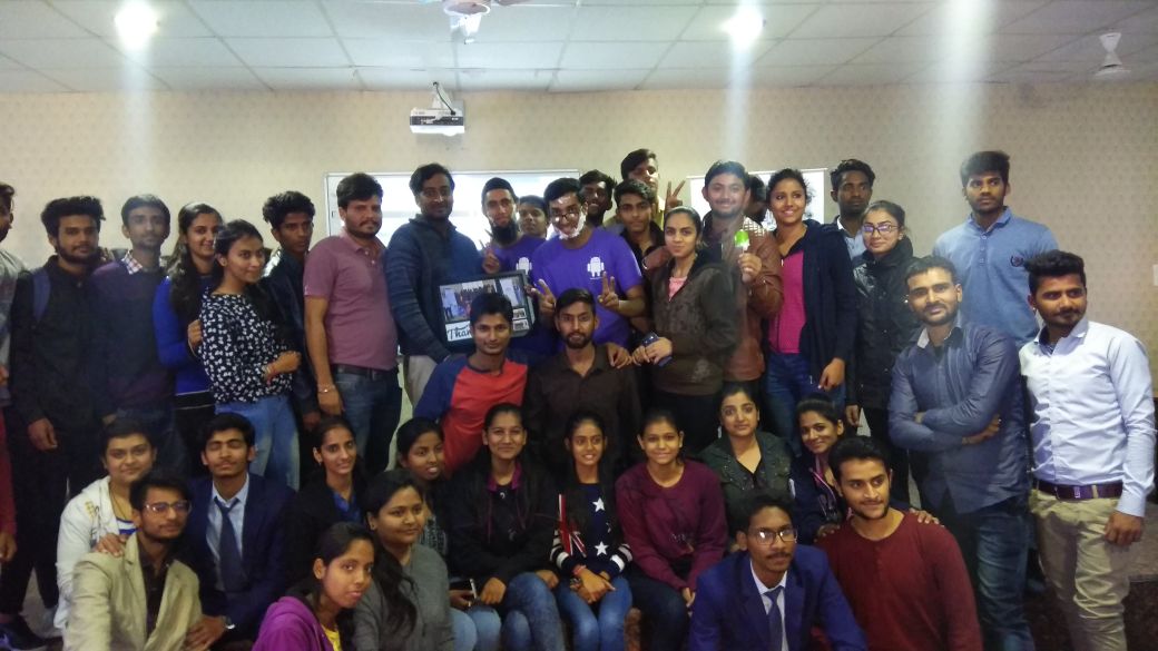 akshay81844's tweet photo. #AppliedCSwithAndroid
#DeveloperStudentClub
#Android @googlestudents @GoogleDevsIN
Successful workshop at Geetanjali Institute of Technical Studies with 80 Students - 2 Facilitator - 14 Teams https://t.co/BcWZRqc05s