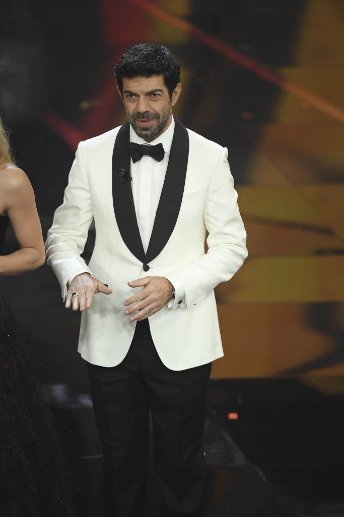 IOdonna's tweet photo. Come faremo senza di lui domani sera? #Sanremo2018 @pfavino https://t.co/1lmM83j7we