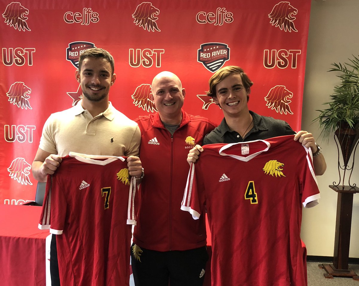 USTWSoccer's tweet photo. Fantastic Friday @USTAthletics / Welcome to the #CeltFamily Sarah @USTWSoccer Heiko &amp; Luis @USTCelts #USTMS #USTWS https://t.co/xnUfEFz1LQ