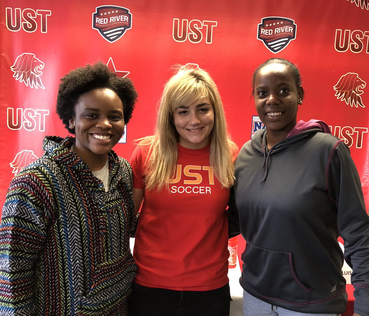 USTWSoccer's tweet photo. Fantastic Friday @USTAthletics / Welcome to the #CeltFamily Sarah @USTWSoccer Heiko &amp; Luis @USTCelts #USTMS #USTWS https://t.co/xnUfEFz1LQ